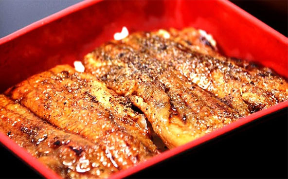 三河一色産うなぎの炭火焼（1尾）